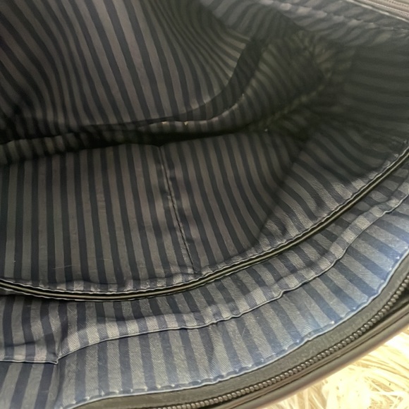 Black gold hardware square tote bag purse handbag elegant cheek shoulder bag - Picture 11 of 16